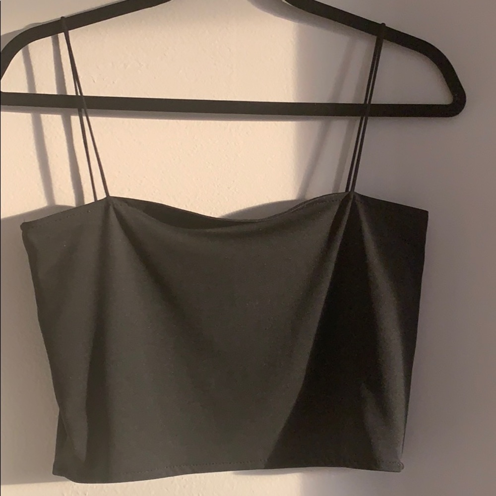 Black tank top cropped